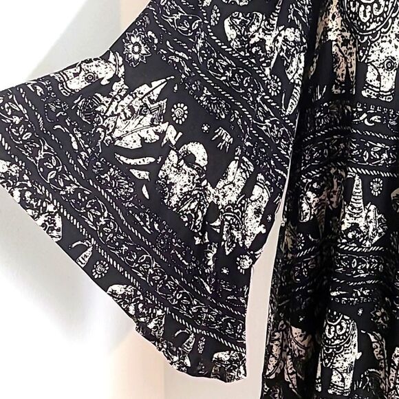Pants Store Black & Beige Elephant Print Top w/Bell Sleeves w/Ruffle, Size Large - Picture 3 of 10